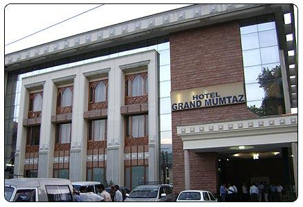 Front view Grand Mumtaz Hotel, Srinagar