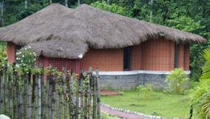 Kadkani River Resort, Den accommodation