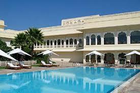 Palace Hotel in Mount Abu swimming pool